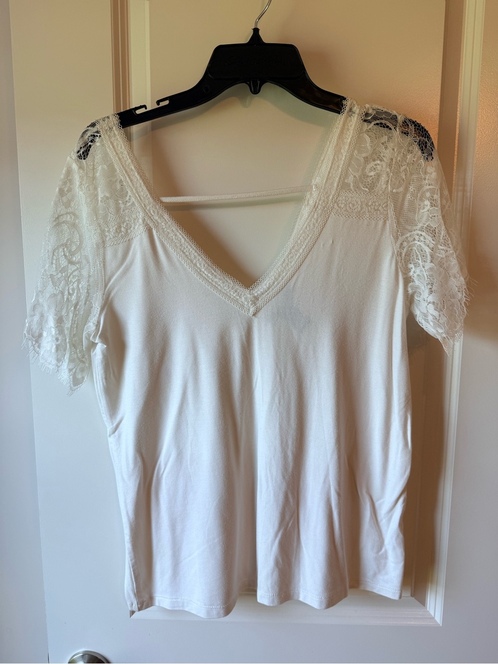 Forever 21 White V-Neck Lace Sleeve Top